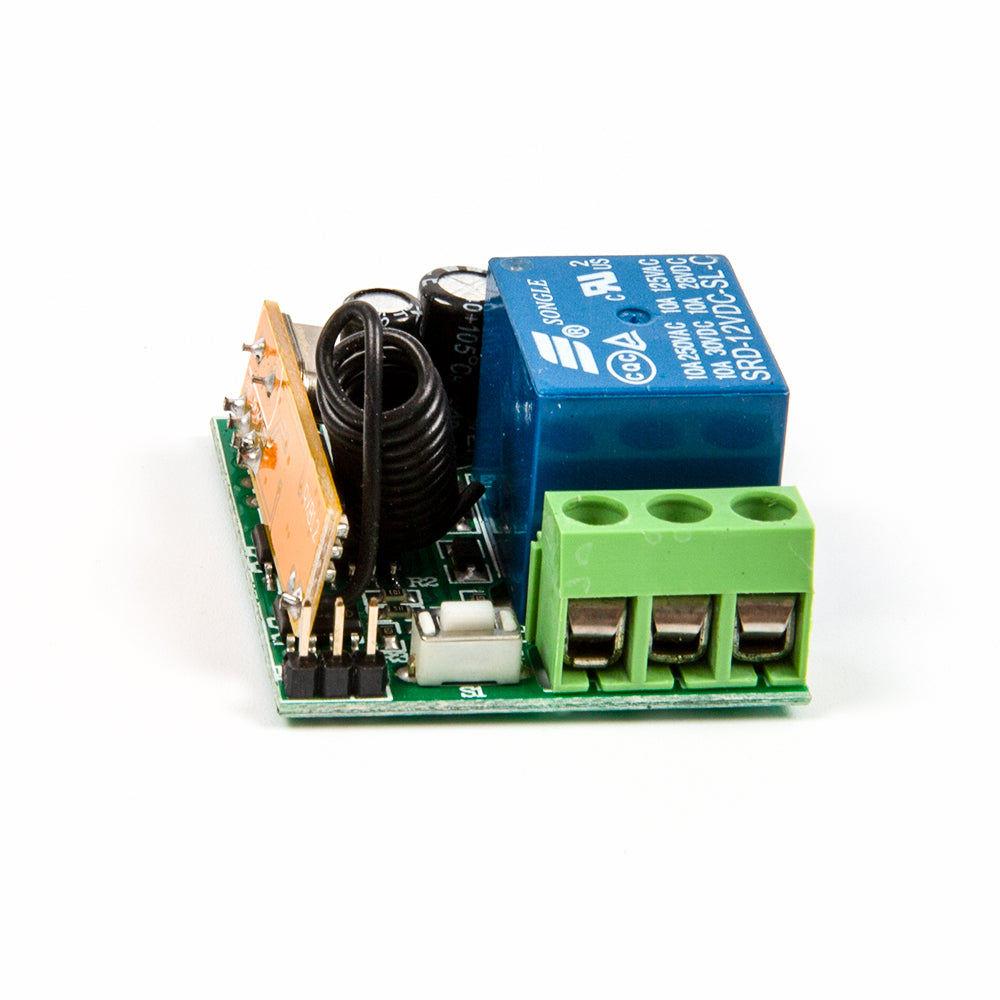 Alternate side view of 433MHz 12V relay module with antennas and green connectors