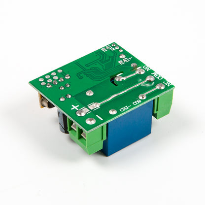 Bottom close-up of 433MHz 12V relay circuit board with contacts and traces